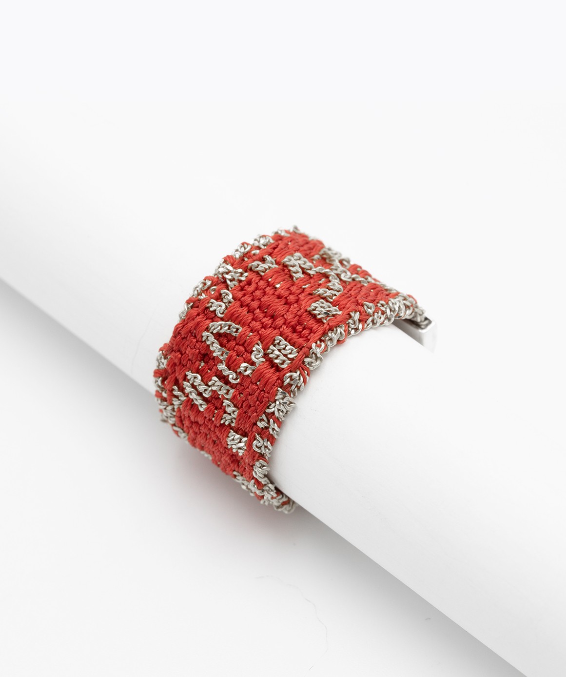 RHOMBUS Ring in Sterling Silver Rhodium plated. Fabric: Red