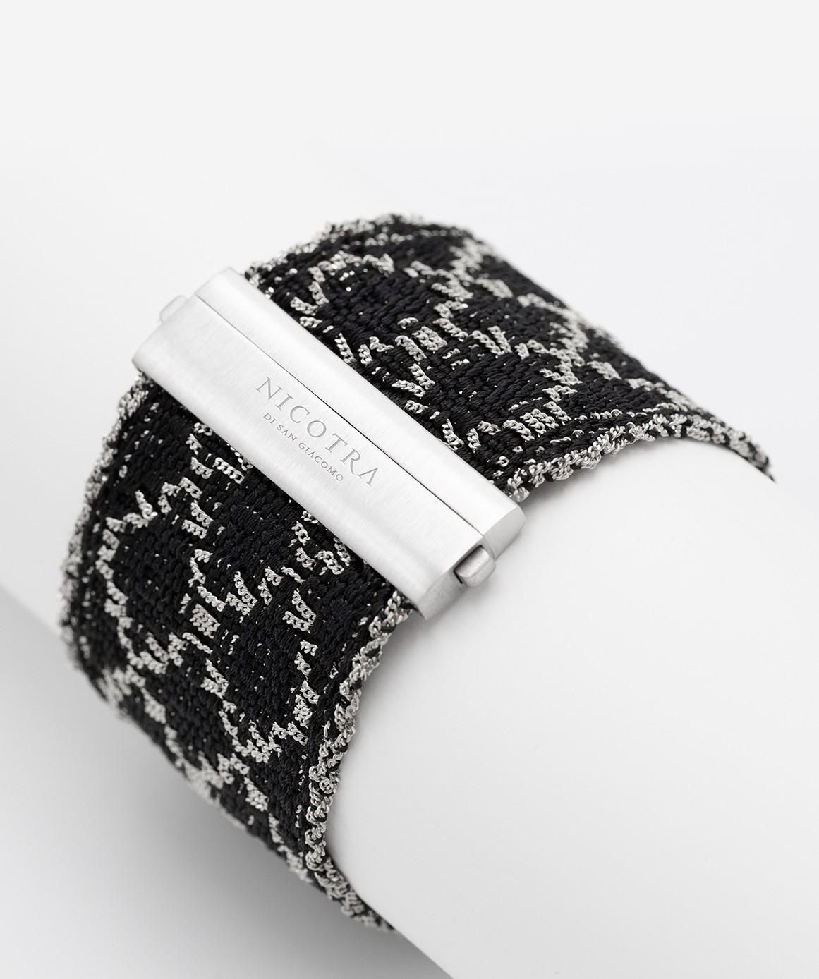 RHOMBUS Bracelet in Sterling Silver Rhodium plated. Fabric: Silk Black
