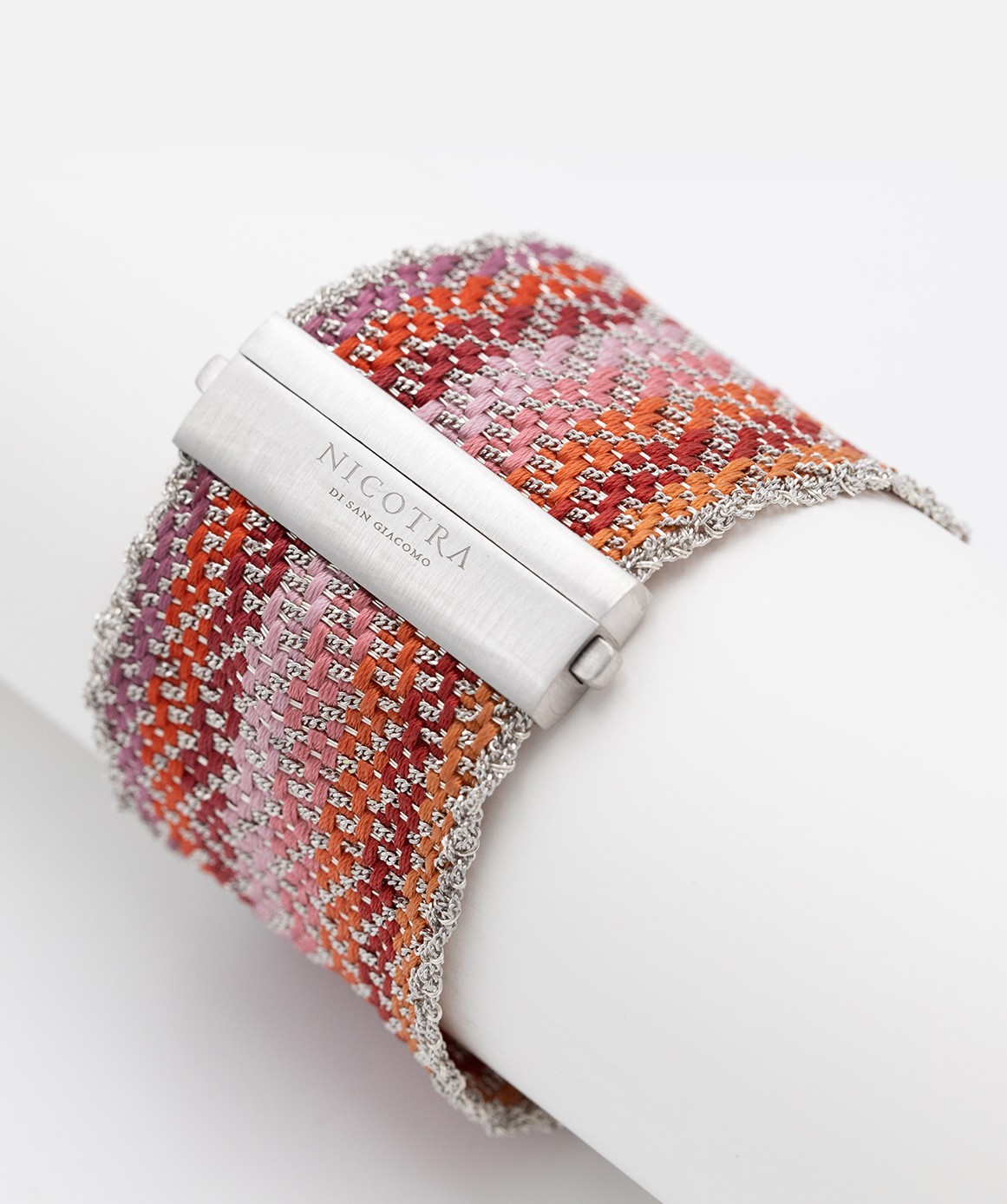 ZIG ZAG Bracelet in Sterling Silver Rhodium plated. Fabric: Silk Shades of Red